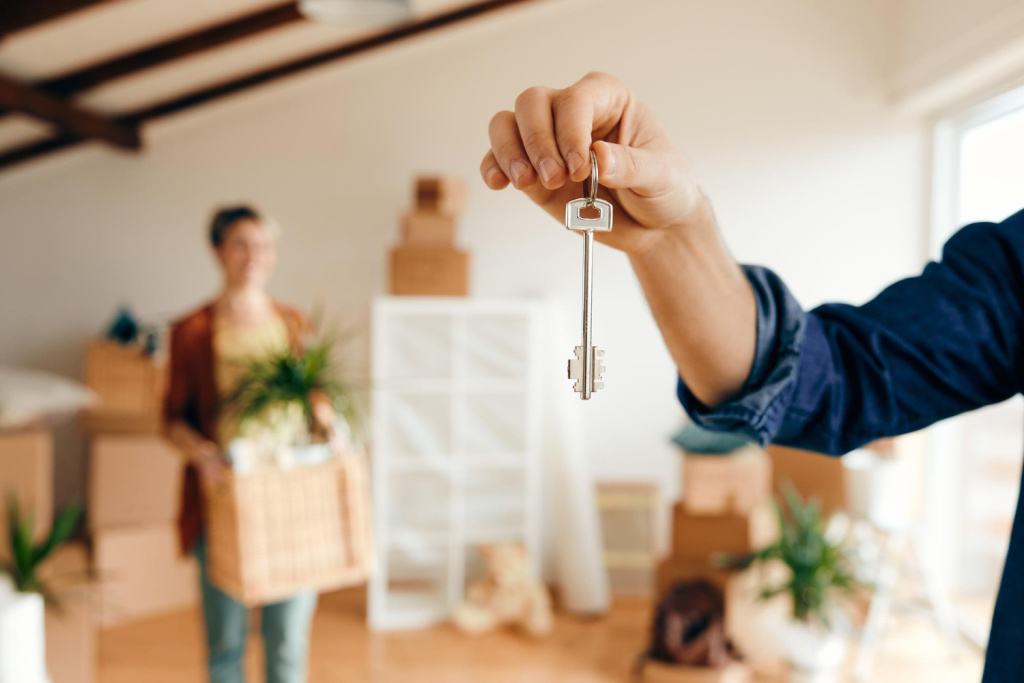 closeup-man-holding-key-his-new-home.jpg